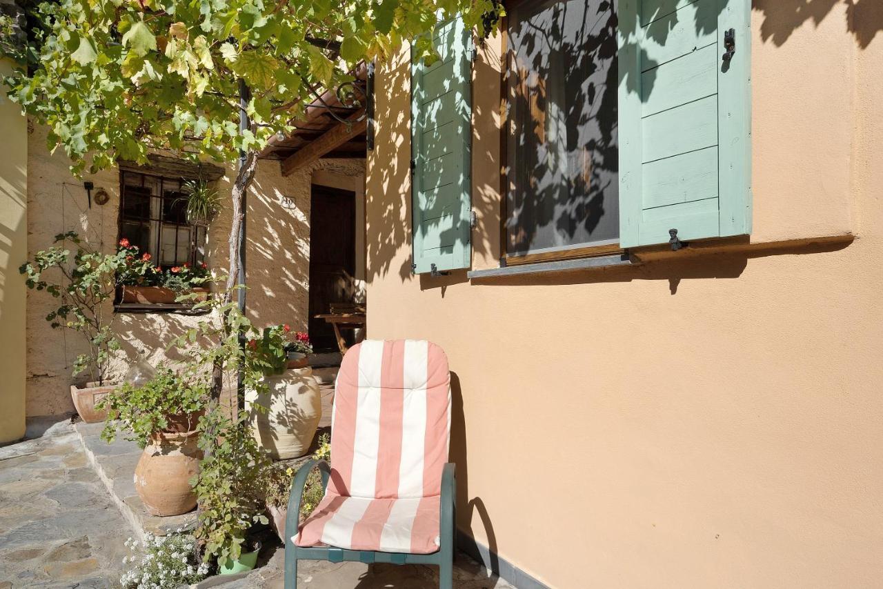 Вилла Casa Vittorina Cesio Экстерьер фото